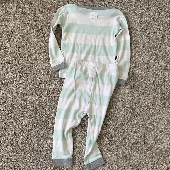 Burt’s Bees Bundle, Two Piece Pajamas, Size 24 Months - Picture 4 of 7